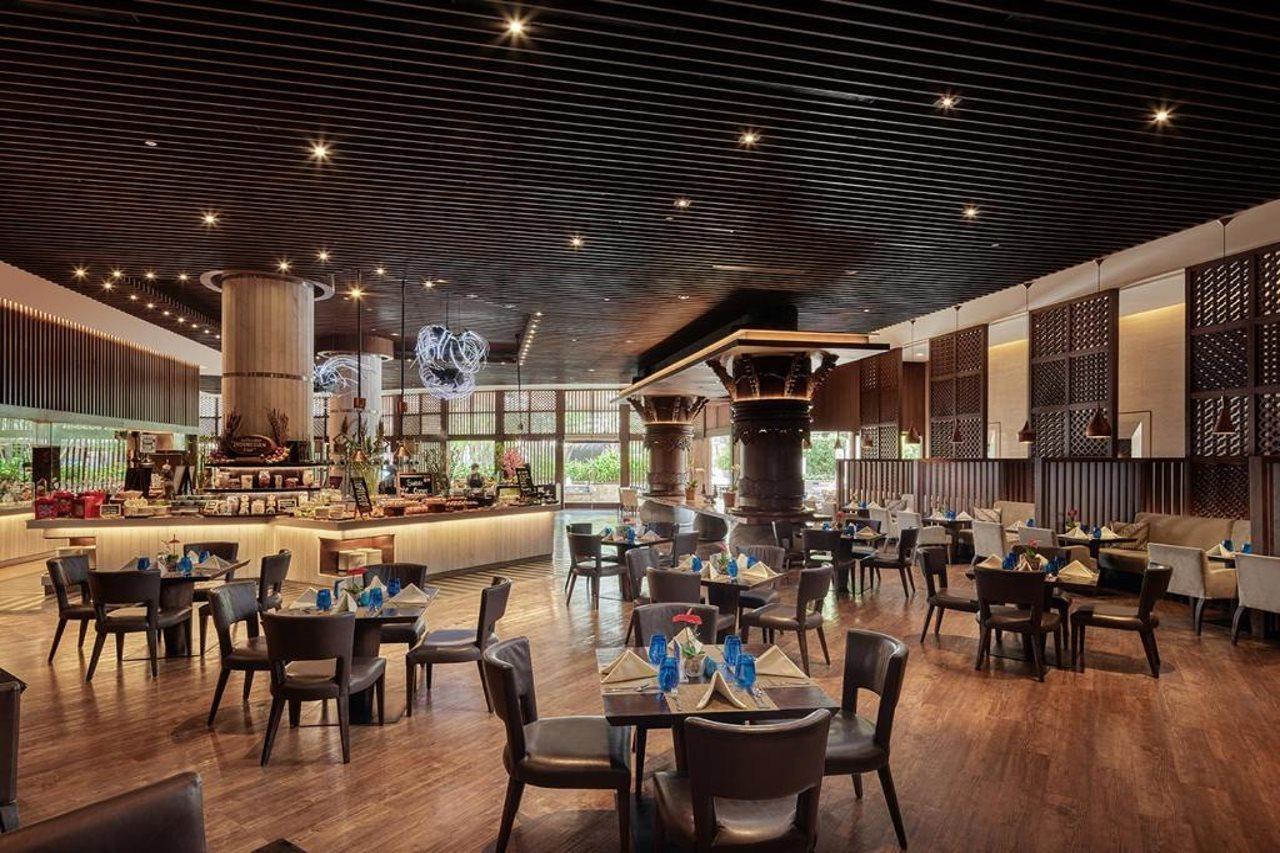 Hotel Ayana Midplaza